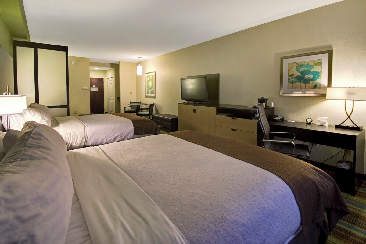 Suite, 2 Queen Beds (Additional Living Area) | In-room safe, desk, iron/ironing board, rollaway beds (surcharge)