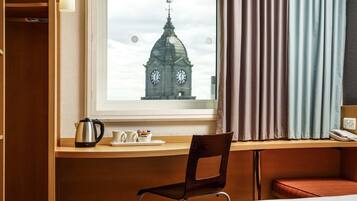 Room, 1 Double Bed | Desk, free cots/infant beds, free WiFi, bed sheets