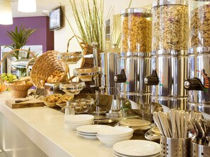 Frokostbuffé hver dag (mot et tillegg)