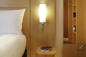 Zimmer, 1 Doppelbett | Schreibtisch, kostenlose Babybetten, kostenloses WLAN, Bettwäsche