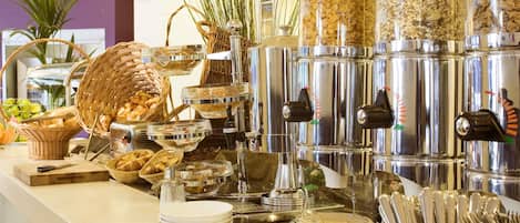 Petit déjeuner buffet (12 GBP par personne)