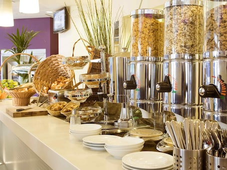 Café da manhã com buffet todos os dias (GBP 12 por pessoa) . ibis Aberdeen Centre - Quayside
