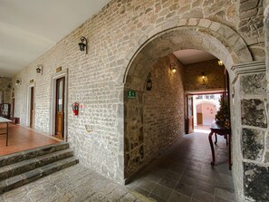 20-inch TV with cable channels, table tennis - Golden Rest Ecuador (Latacunga)