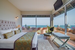 Sea view Penthouse | In-room safe, soundproofing, iron/ironing board, free WiFi