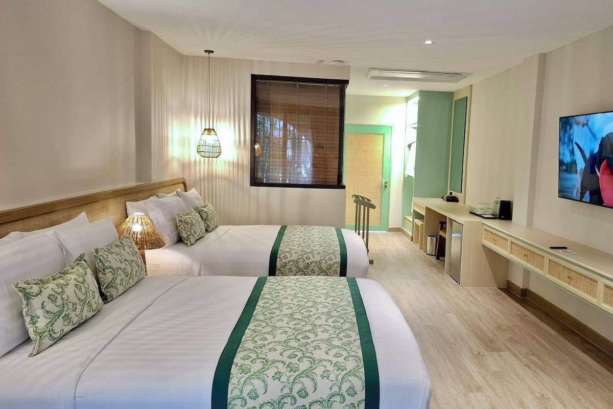Pool View Room | Värdeförvaringsskåp på rummet, ljudisolering och strykjärn/strykbräda