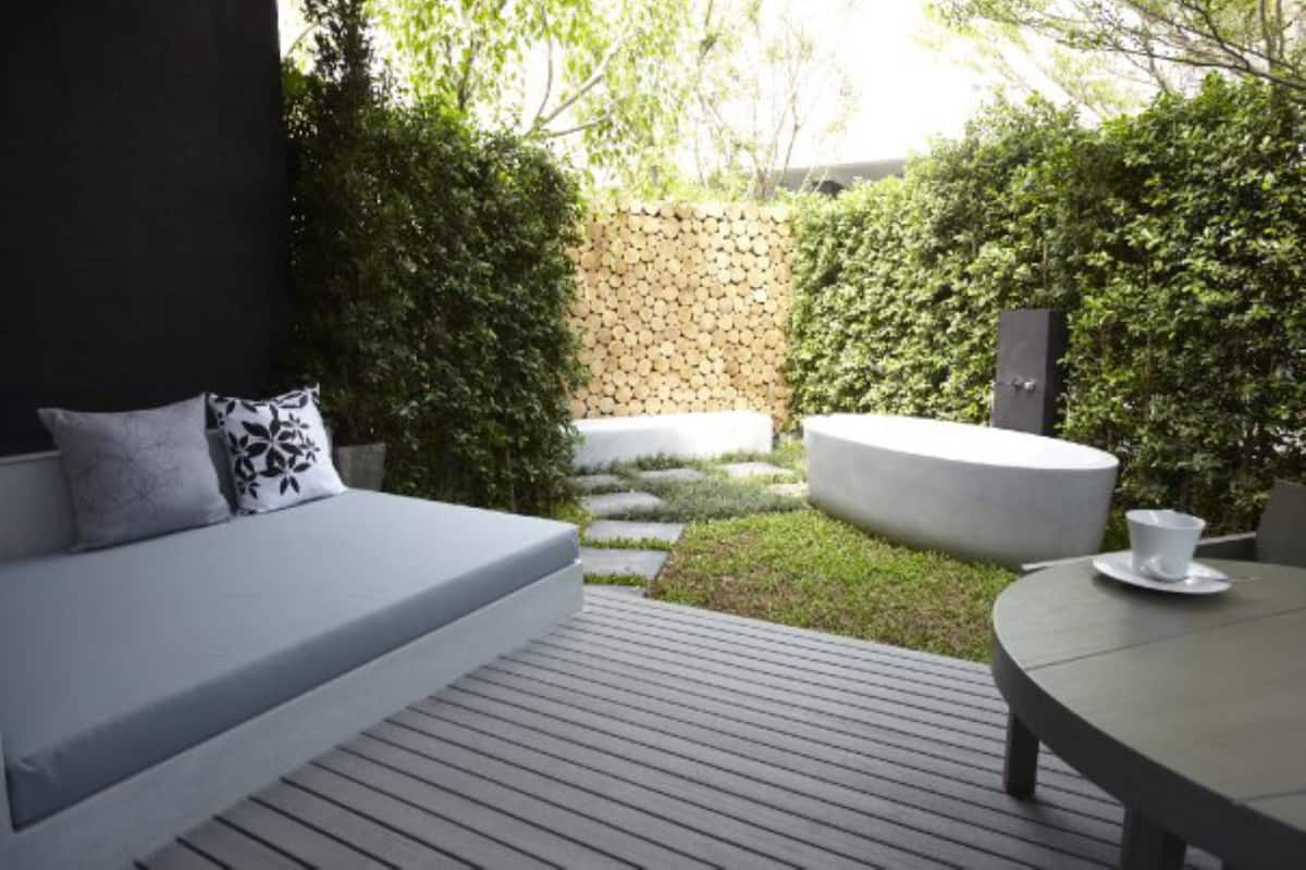 Blissfully green villa | Terrace/patio