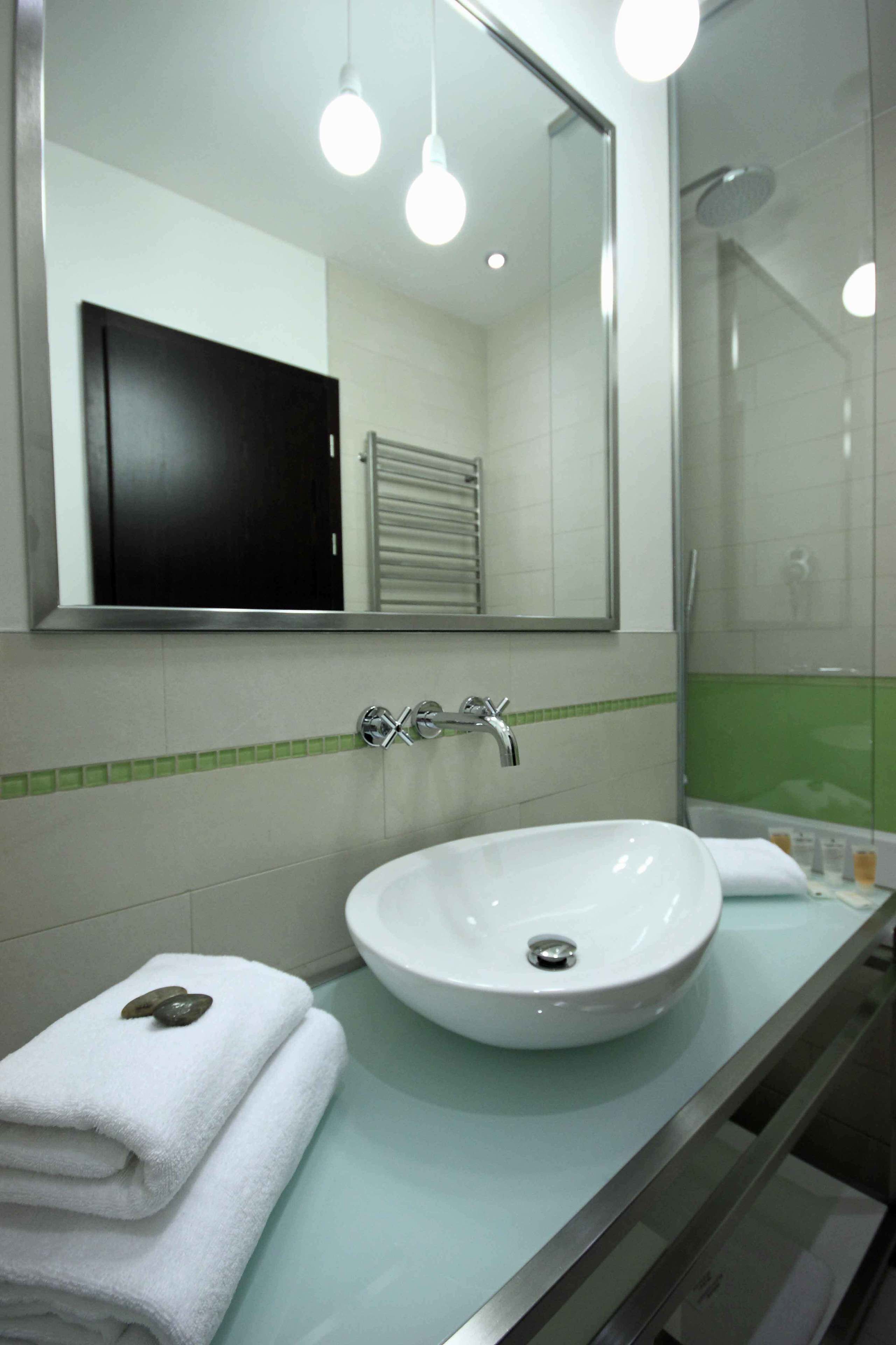 superior double or twin room | bathroom | combined shower/bathtub, deep-soaking bathtub, rainfall showerhead