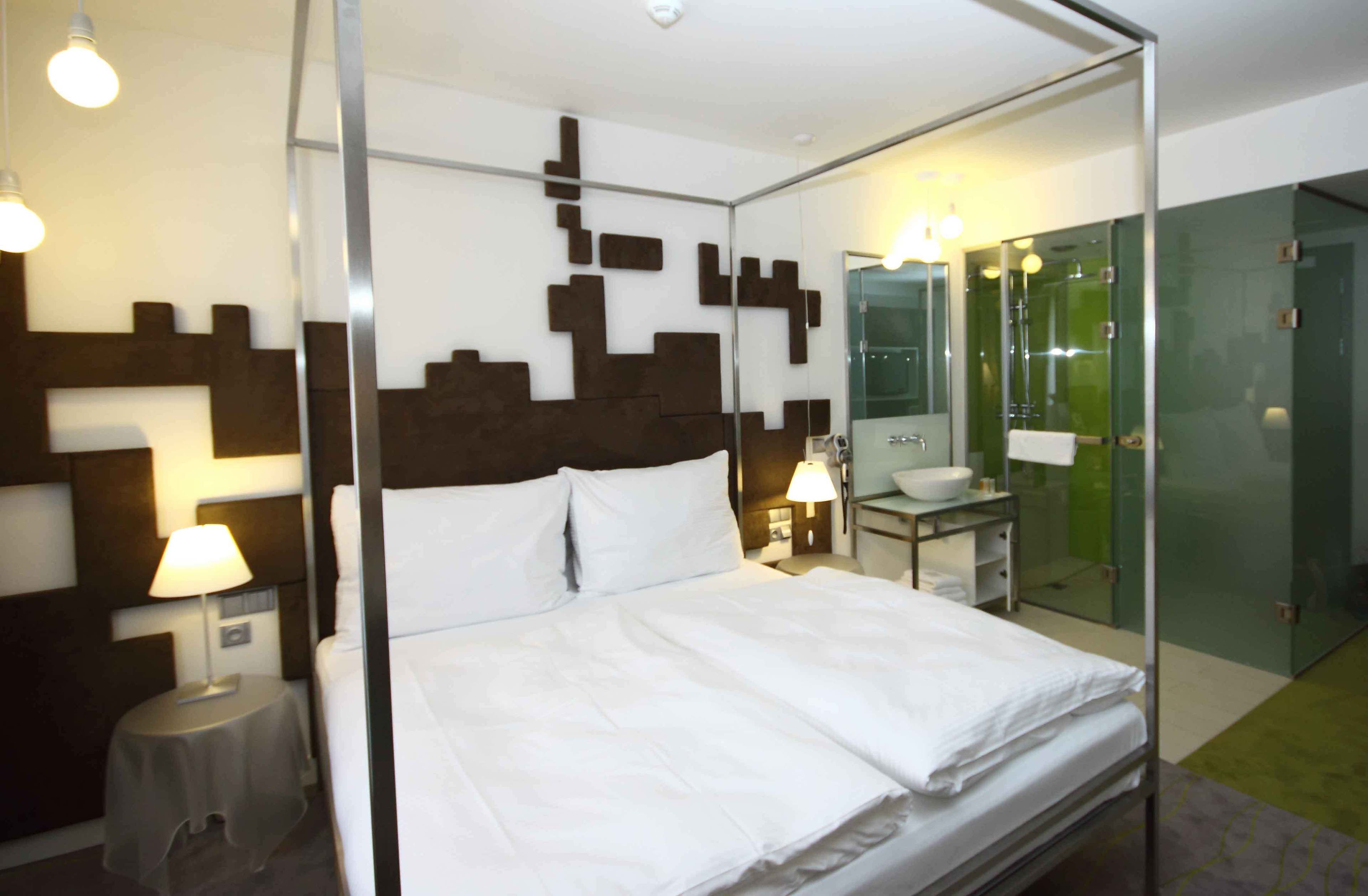 standard single room | 1 bedroom, in-room safe, individually furnished, desk