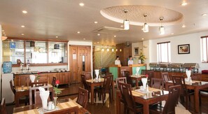 Breakfast, lunch and dinner served - White Lion Hotel (Ho Chi Minh City)