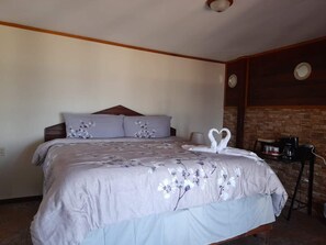 Deluxe Room | Premium bedding, down comforters, Tempur-Pedic beds, in-room safe