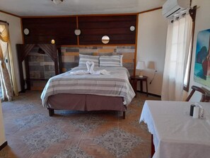 Deluxe Room | In-room dining