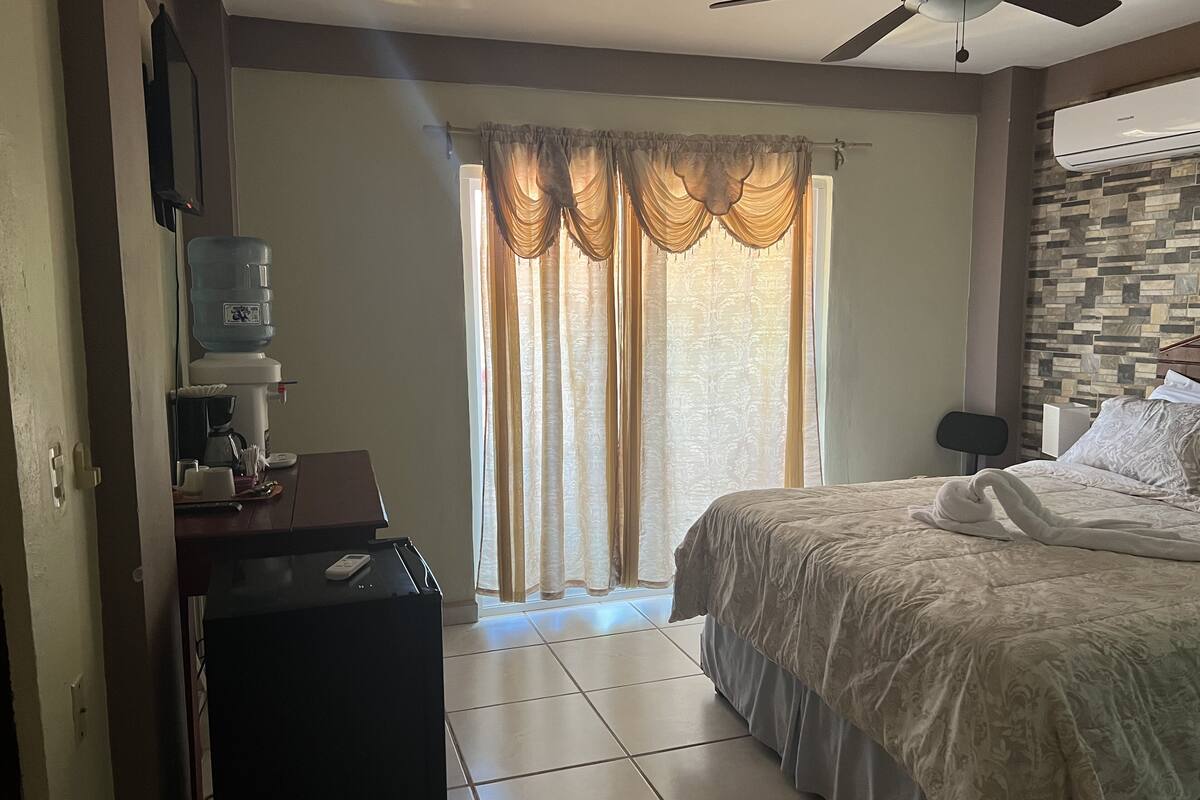 Standard Room, 1 Katil Ratu (Queen) | Peralatan tempat tidur premium, gebar bulu kapas, katil Tempur-Pedic 