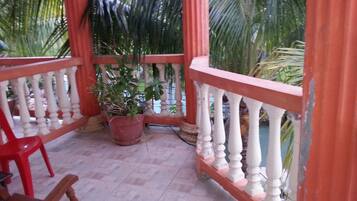 Standard Room, 1 Queen Bed | Terrace/patio