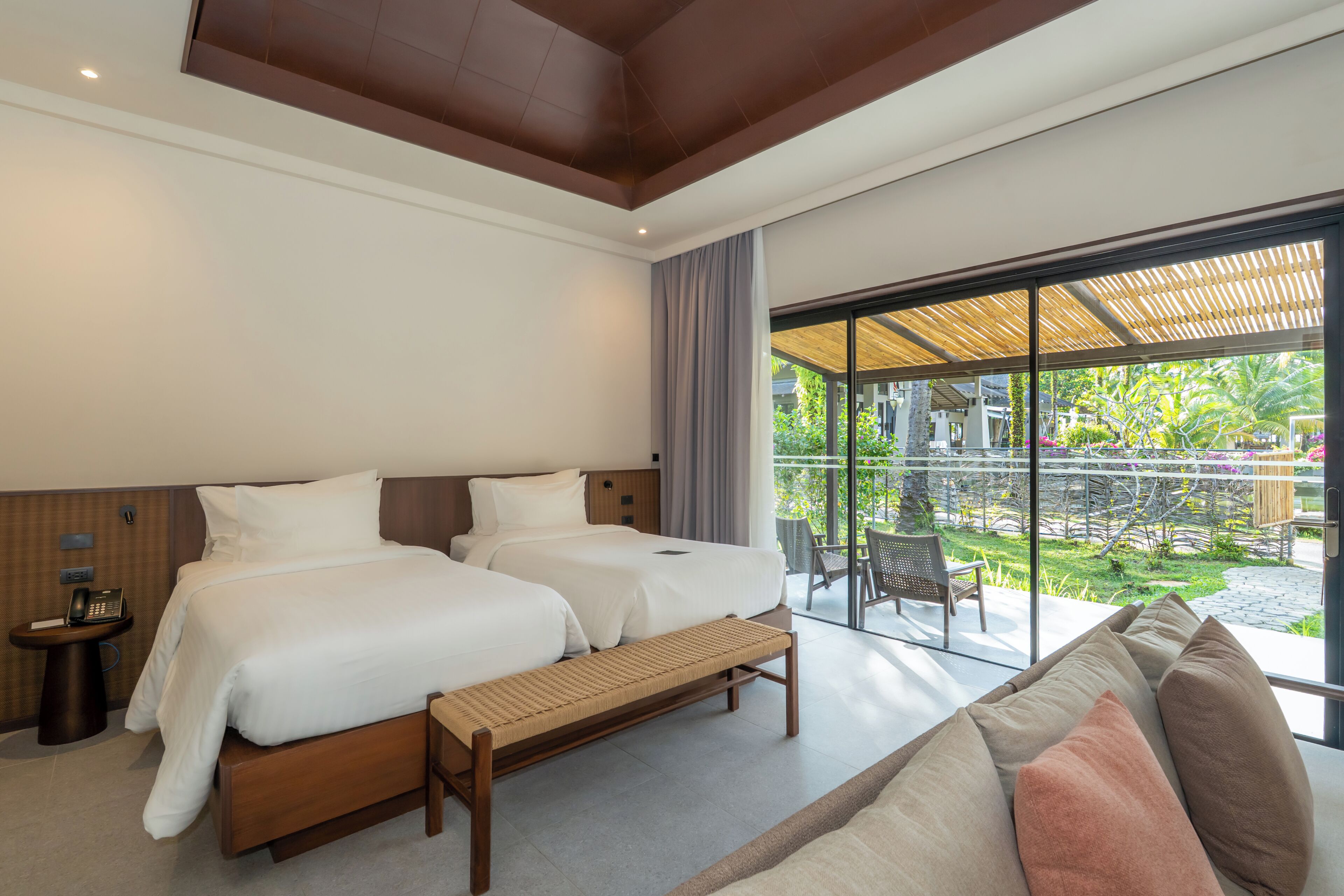 Premier Villa (Seaside) | Minibar, in-room safe, desk, soundproofing