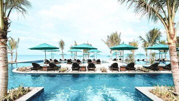 Outdoor pool, pool umbrellas, sun loungers