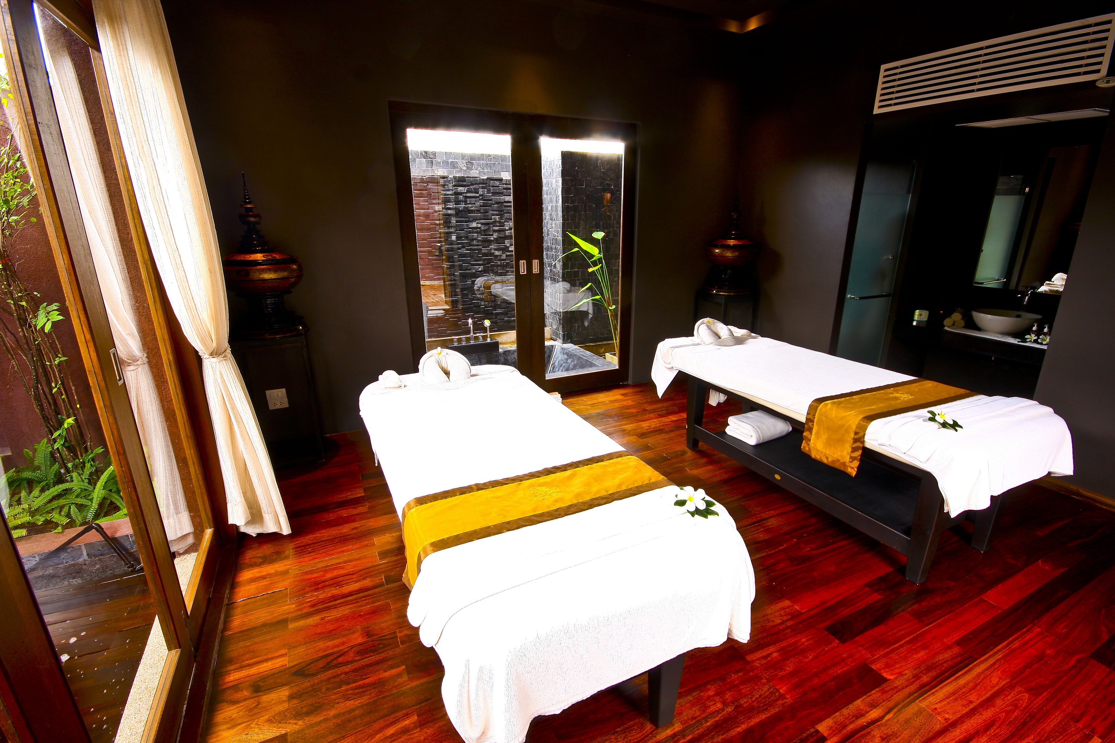 body treatments, aromatherapy, thai massages, body scrubs, facials