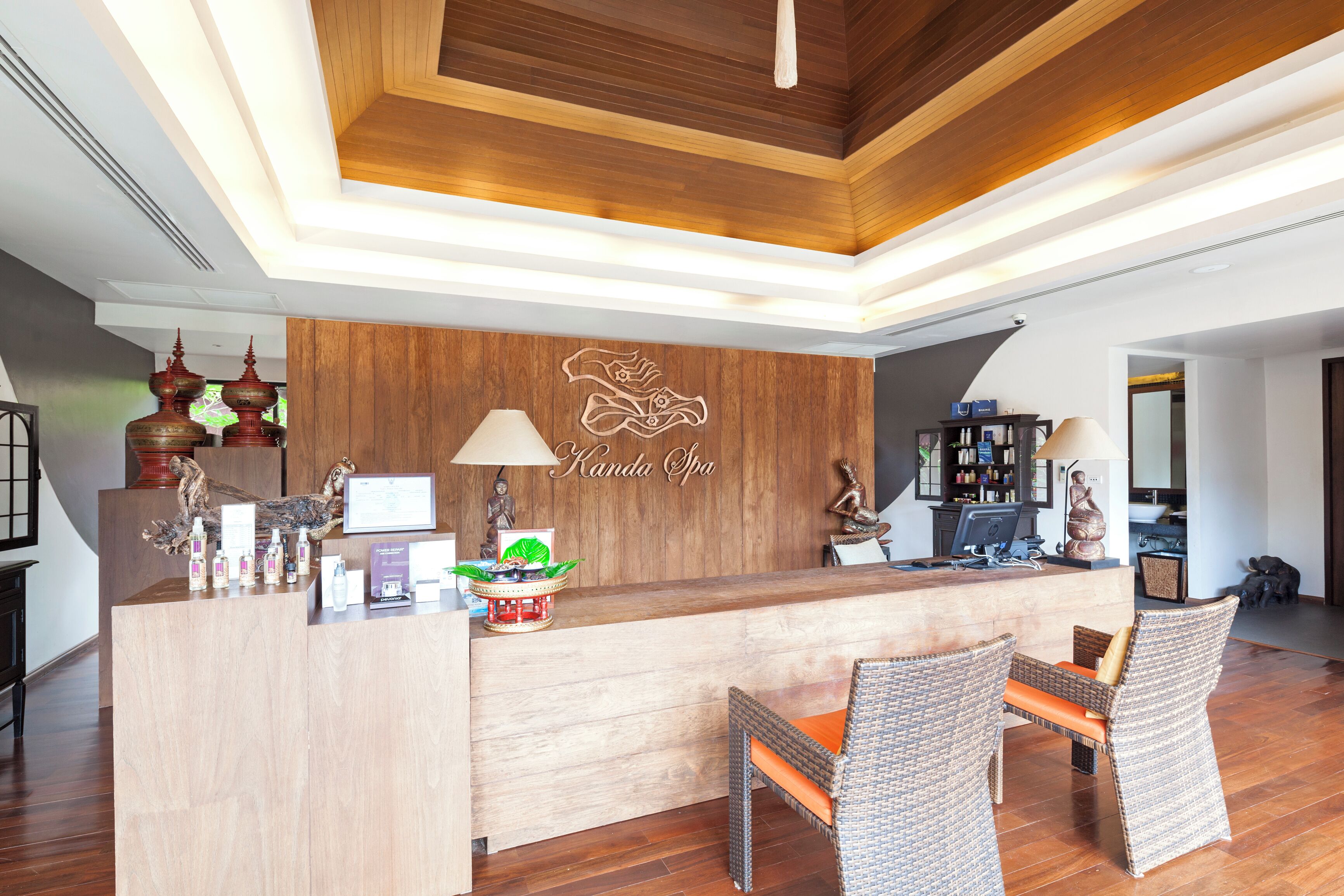 body treatments, aromatherapy, thai massages, body scrubs, facials