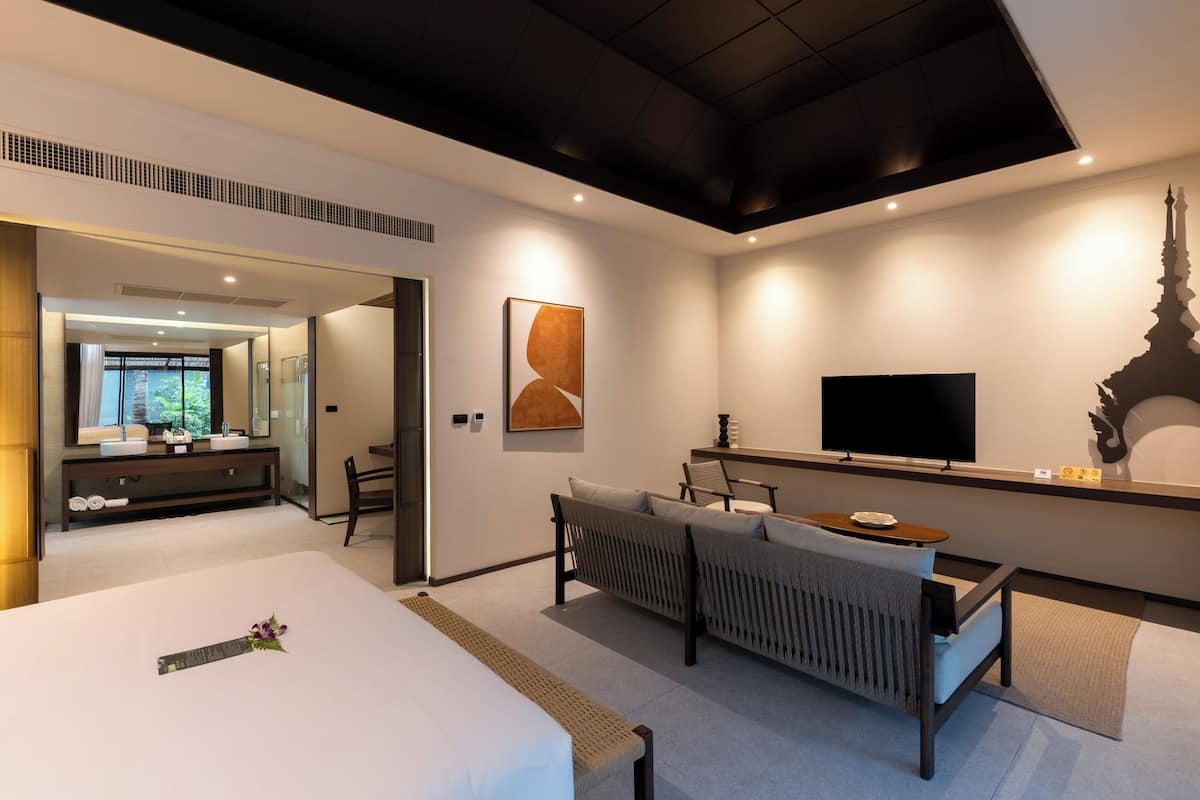 Villa Premier | Minibar, caja de seguridad en la habitación y escritorio