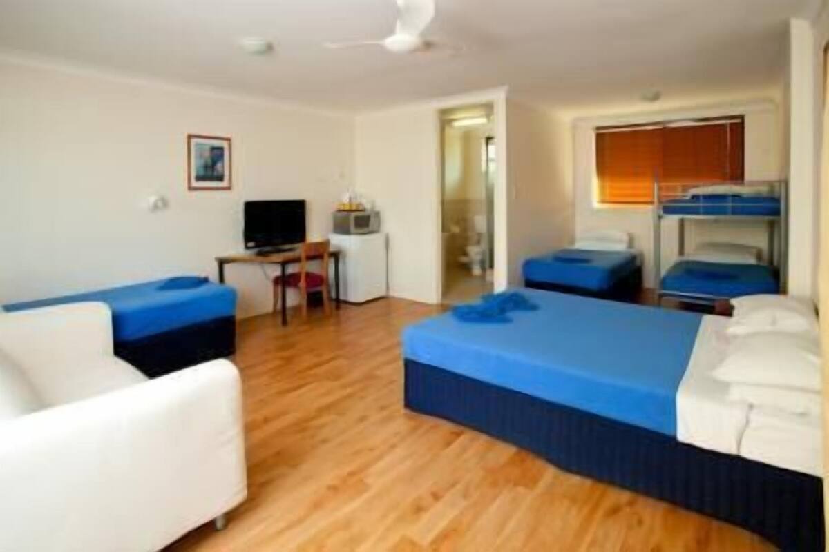 Quarto família (Room 2) | Cortinas blackout, berços (sobretaxa)