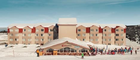 Vista frontal de la propiedad