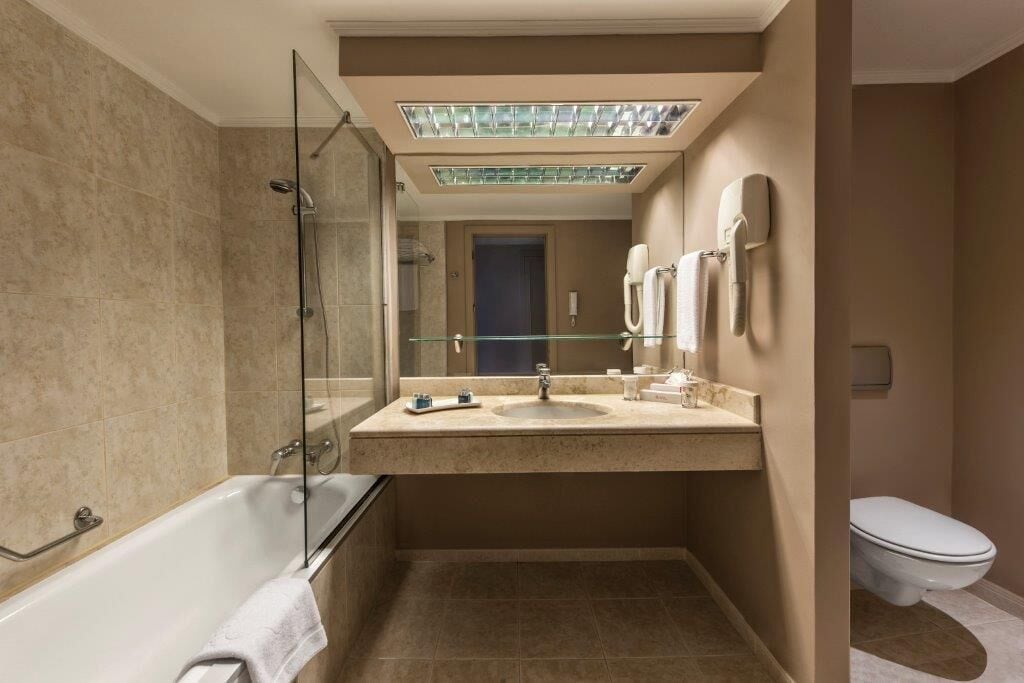 standard room | free minibar, in-room safe, desk, free cots/infant beds