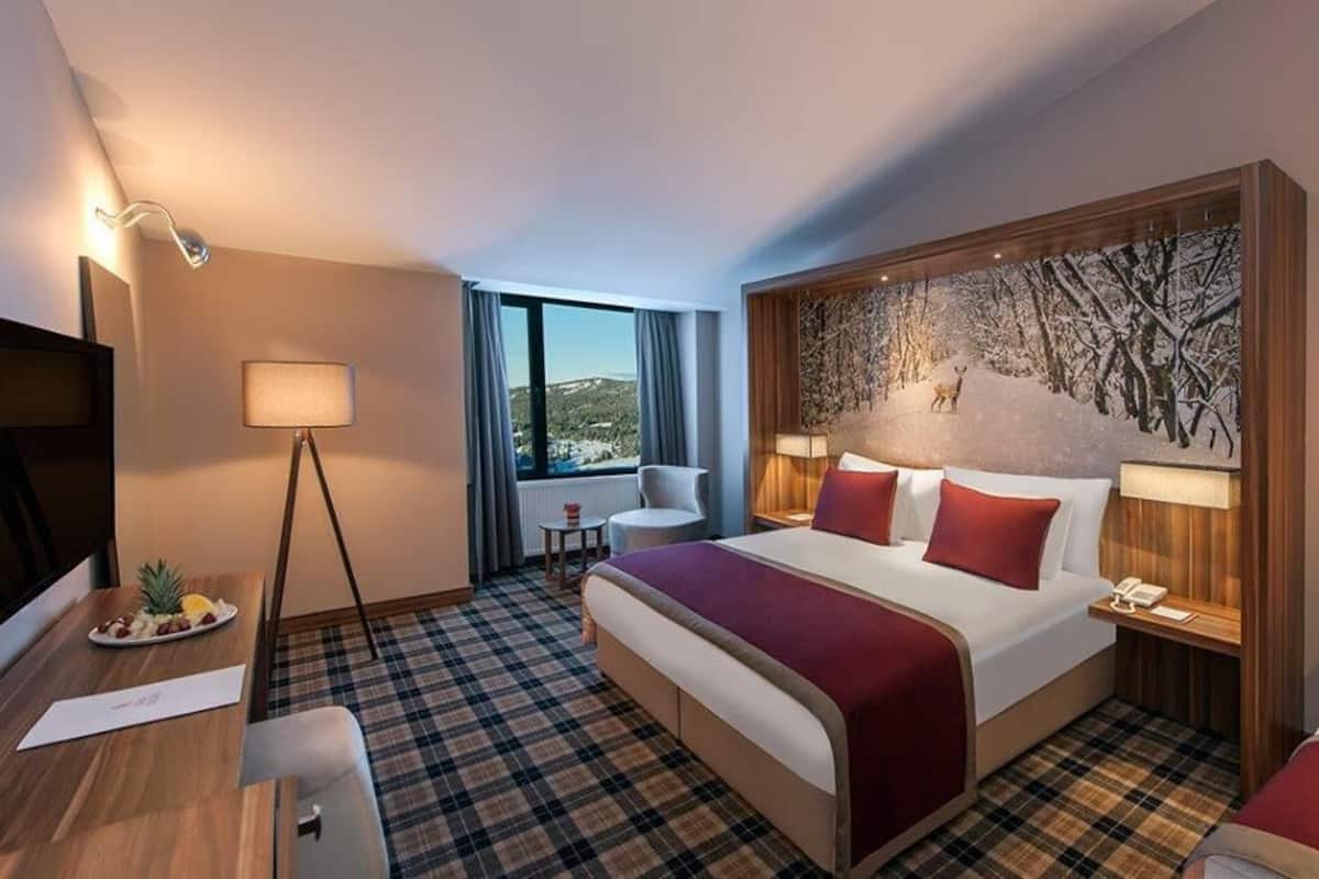 Minibar con artículos gratuitos y caja de seguridad en la habitación