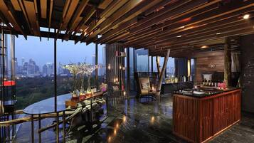 Sauna, hot tub, steam room, body treatments, aromatherapy