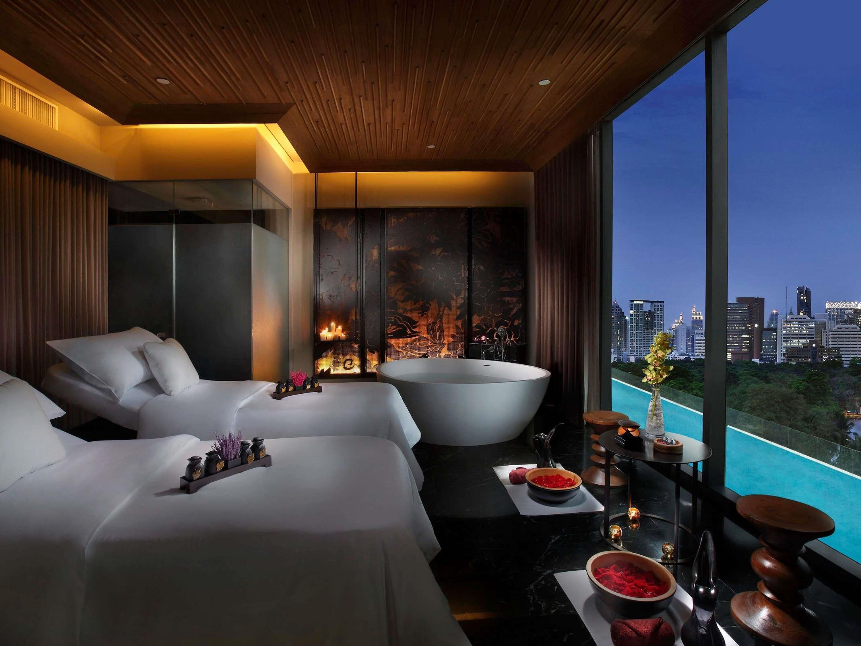 Sauna, hot tub, steam room, body treatments, aromatherapy