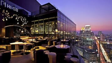 2 restaurants, breakfast, lunch, dinner served; international cuisine