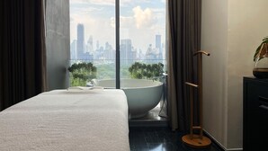 클럽 스위트, 침실 1개 (Park or City View, Club Benefits) | 욕실