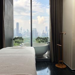 Suite Club, 1 camera da letto (Park or City View, Club Benefits) | Bagno | Vasca e doccia separate, vasca da bagno a immersione totale