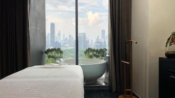 Club Suite, 1 Bedroom (Park or City View, Club Benefits) | Bathroom | Separate tub and shower, deep soaking tub, rainfall showerhead