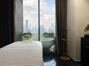 Club Suite, 1 Bedroom (Park or City View, Club Benefits) | Bathroom - SO/ Bangkok (Bangkok)