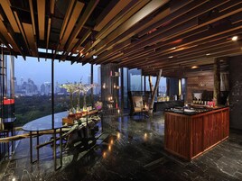 Sauna, hot tub, steam room, body treatments, aromatherapy