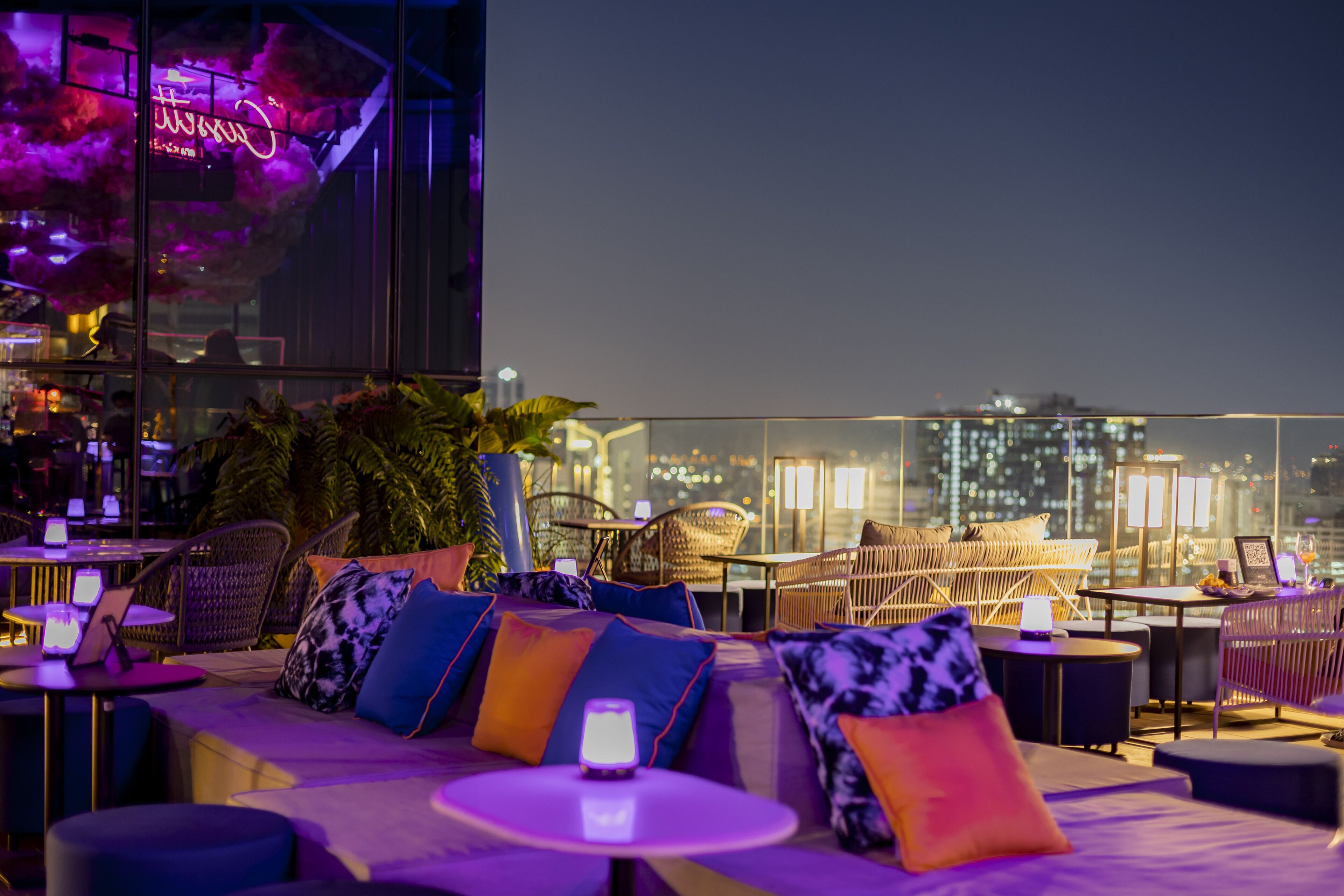 2 bars/lounges, rooftop bar