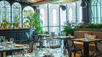 2 restaurants, breakfast, lunch, dinner served; international cuisine