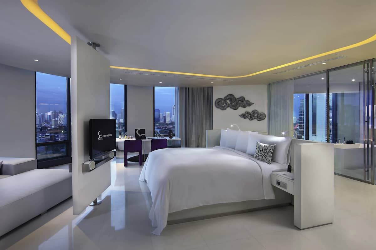 Signature Loft, 1 King Bed, Club Lounge Access, City View (So Lofty) | Premium bedding, free minibar, in-room safe, individually decorated