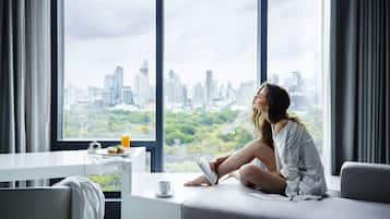Suíte com design assinado, 1 cama King, acesso ao Club Lounge, vista para a cidade (So Suite) | Roupas de cama premium, frigobar (abastecido com itens grátis)