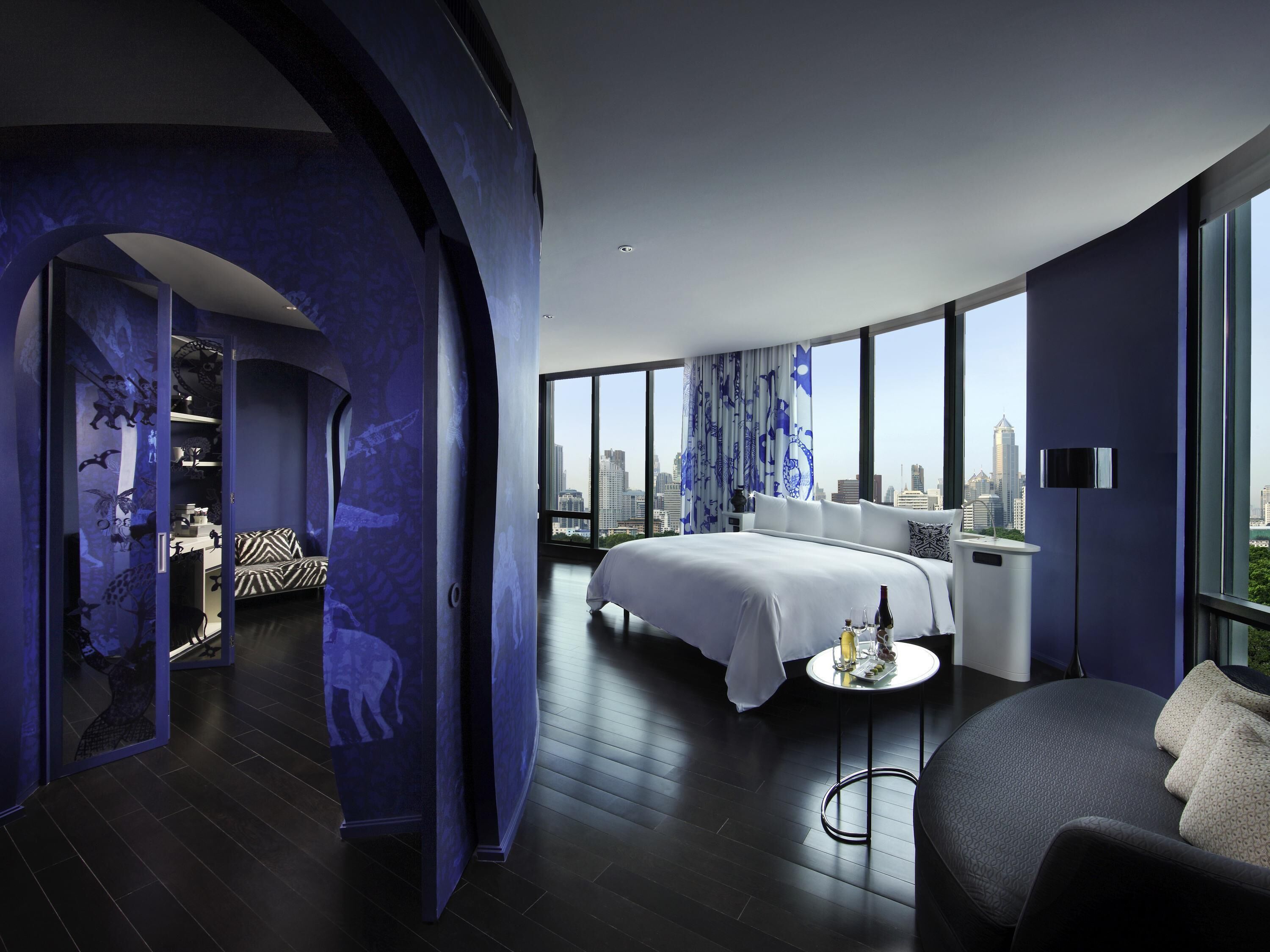 Ropa de cama de alta calidad y minibar con artículos gratuitos 