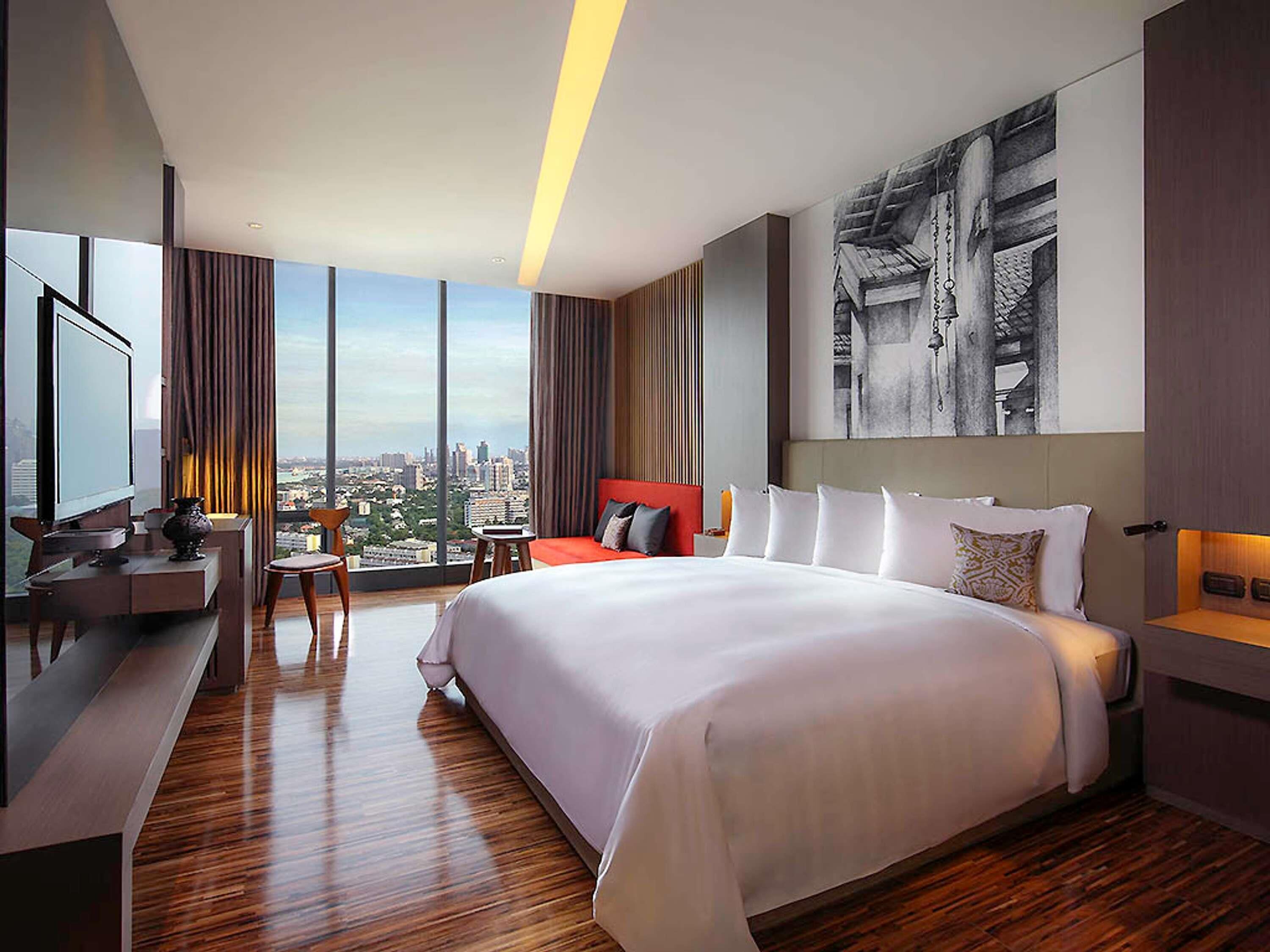 Room, 1 King Bed (SO Cozy) | Premium bedding, minibar (free items), in-room safe, desk