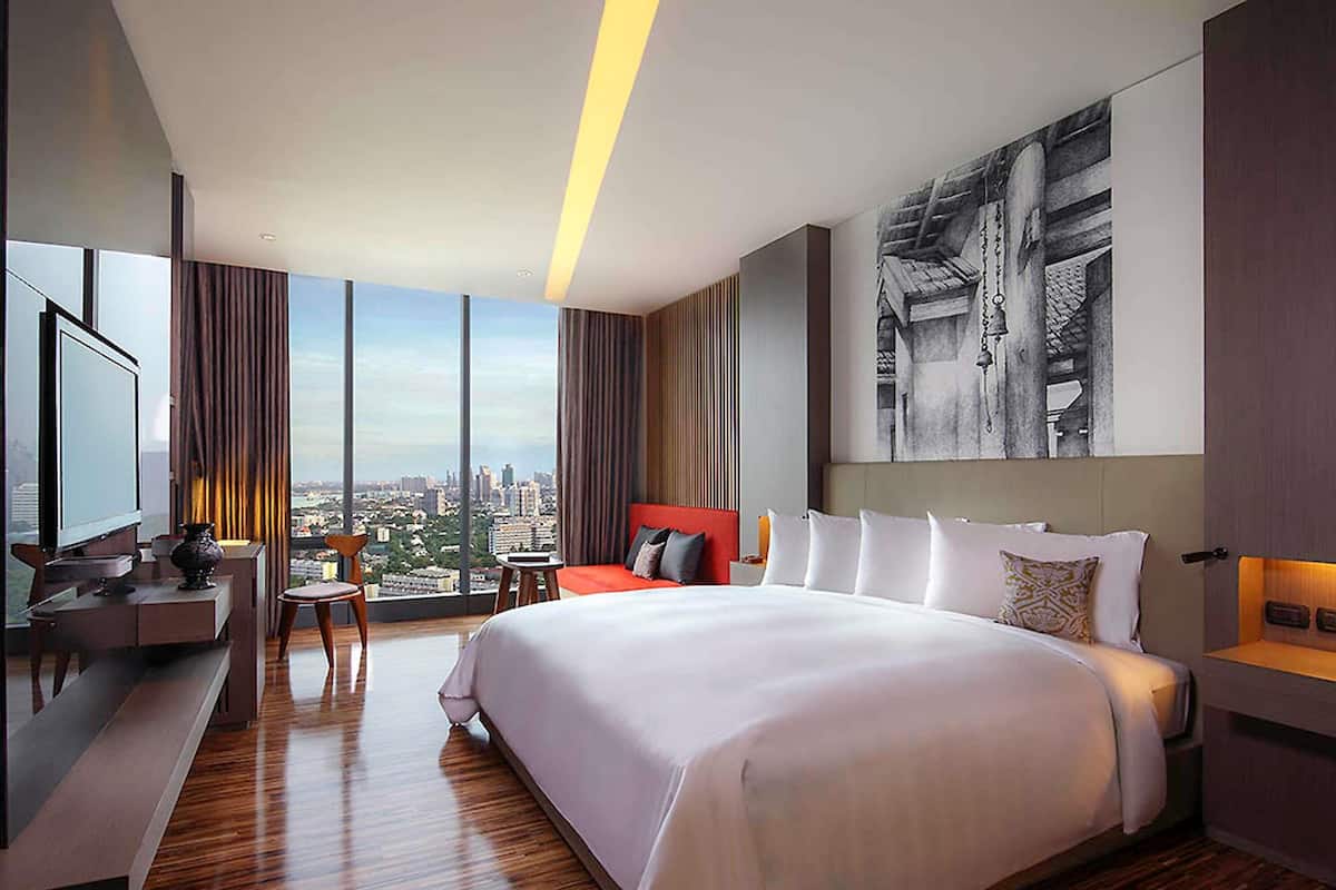 Room, 1 King Bed (SO Cozy) | Premium bedding, minibar (free items), in-room safe, desk