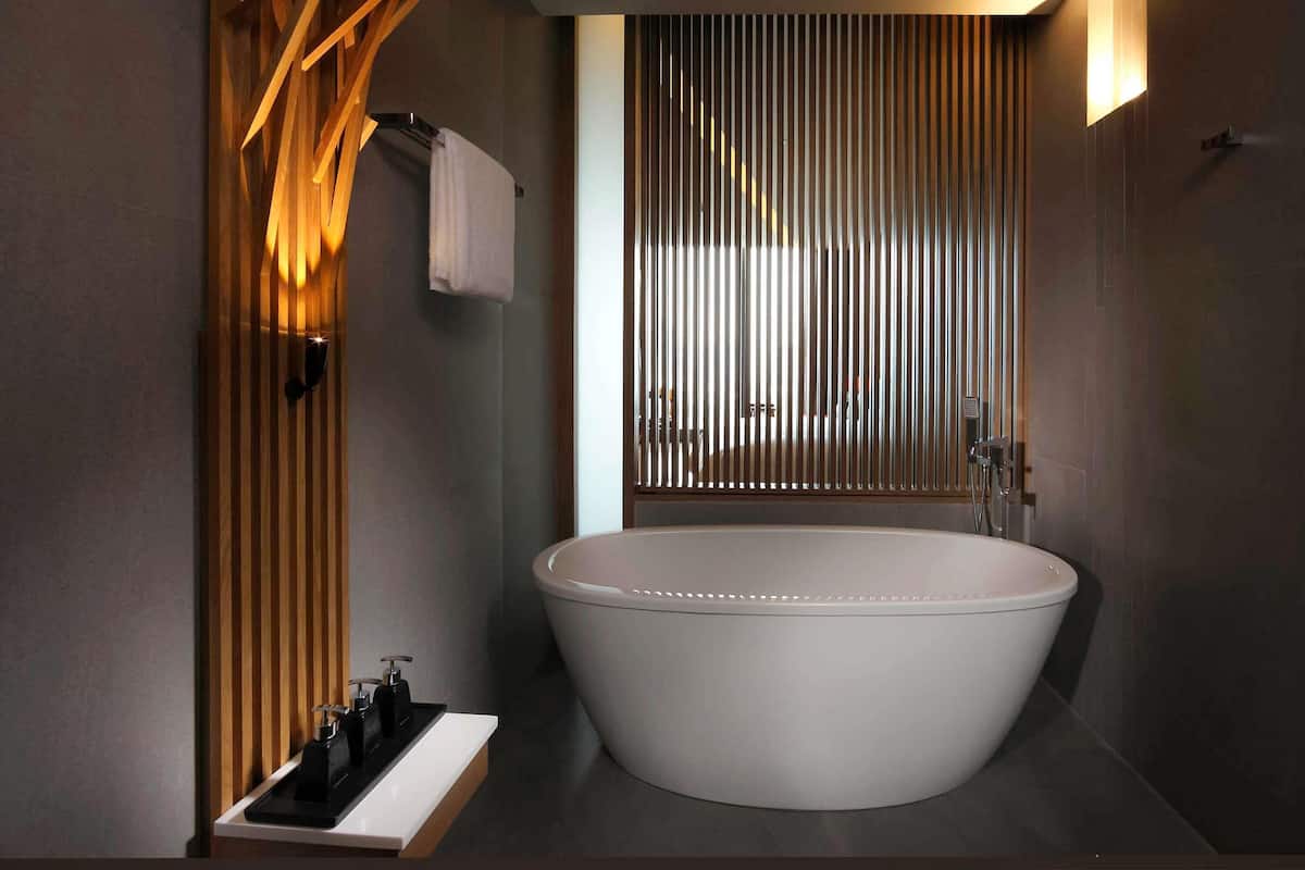 Seprai premium, minibar gratis, brankas, dan didekorasi berbeda-beda