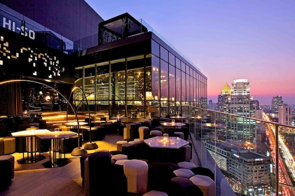 2 bars/lounges, rooftop bar