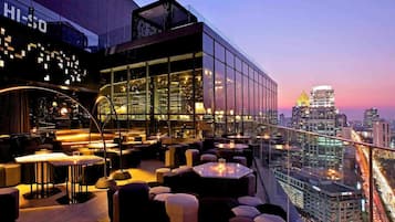 2 bars/lounges, rooftop bar