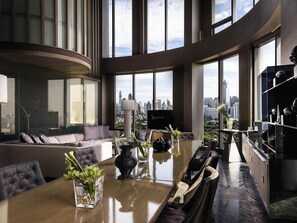 シグネチャー スイート パークビュー (SO VIP Duplex) | 高級寝具、ミニバー (無料)、セーフティボックス (室内)、客室ごとに異なる装飾