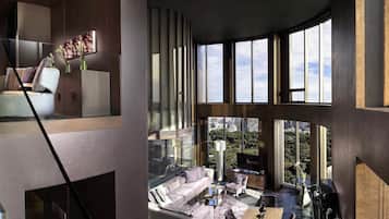 ห้องซิกเนเจอร์สวีท, วิวสวนสาธารณะ (SO VIP Duplex) | เครื่องนอนระดับพรีเมียม, มินิบาร์ฟรี, ตู้นิรภัยในห้องพัก