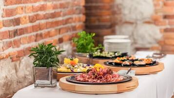 Daily buffet breakfast for a fee