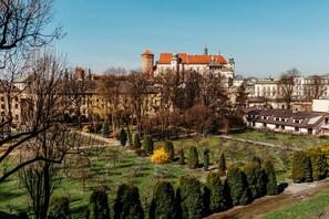 Deluxe Double or Twin Room, Balcony, Garden View | Balcony view - Queen Boutique Hotel (Kraków)