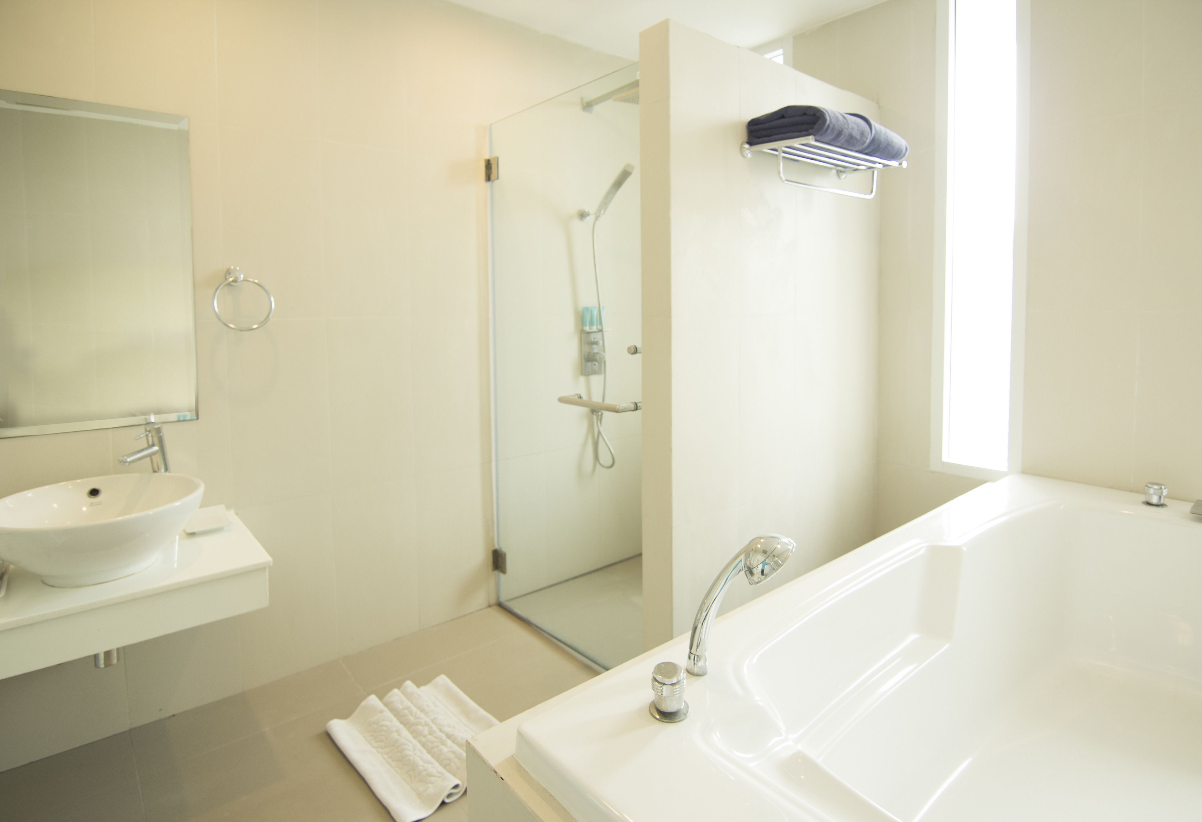 standard double room, 1 king bed | bathroom | free toiletries, hair dryer, bathrobes, slippers