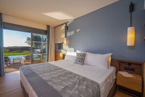 Suite | Minibar, safe på rommet, skrivebord og lydisolert